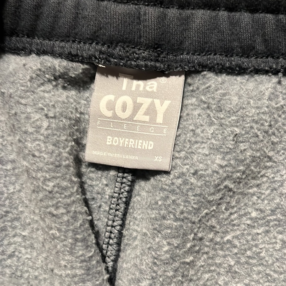 Aritzia Tna Fleece Shorts - Picture 6 of 14